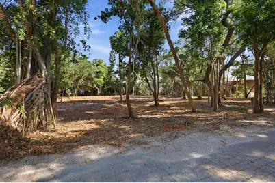 1325 Hidden Harbor Way, Sarasota, FL 34242 - Photo 11