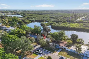 413 Country Club Dr, Oldsmar, FL 34677 - Photo 25