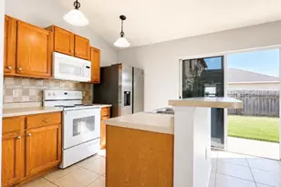 508 Pointe Allyson Way, Orlando, FL 32825 - Photo 5