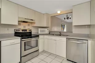 6320 Newtown Cir, Tampa, FL 33615 - Photo 9