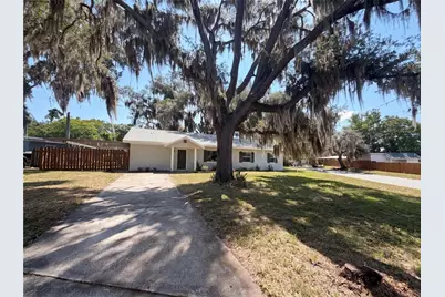 900 Oak Drive, Leesburg, FL 34748 - Photo 1