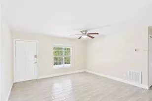 2800 E 113th Ave, Tampa, FL 33612 - Photo 3