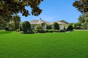 1215 Gray Ct, Eustis, FL 32726 - Photo 5