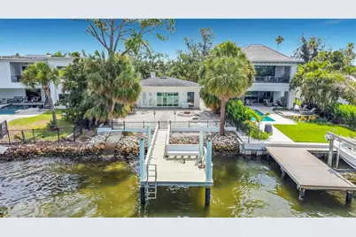 3800 Shore Acres Boulevard NE, Saint Petersburg, FL 33703 - Photo 9