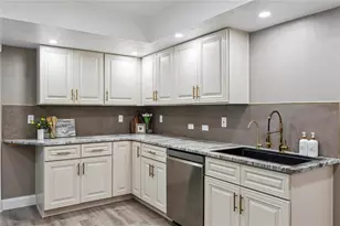 537 Pelican Bay Dr, Daytona Beach, FL 32119 - Photo 11