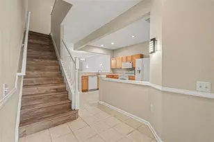 26533 Castleview Way, Wesley Chapel, FL 33544 - Photo 3
