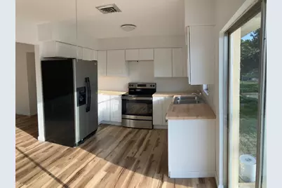 1051 Venetian Parkway, Venice, FL 34285 - Photo 9