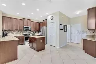 589 Blue Cypress Dr, Groveland, FL 34736 - Photo 3