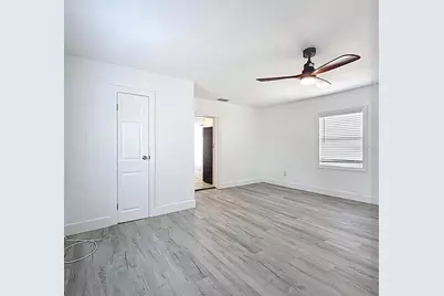200 Lewis Boulevard SE, Saint Petersburg, FL 33705 - Photo 11