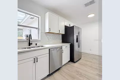 200 Lewis Boulevard SE, Saint Petersburg, FL 33705 - Photo 5