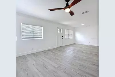 200 Lewis Boulevard SE, Saint Petersburg, FL 33705 - Photo 7