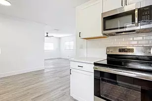 200 Lewis Blvd SE, Saint Petersburg, FL 33705 - Photo 3