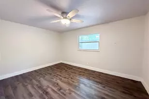 8028 Conservatory Cir, Sarasota, FL 34243 - Photo 15