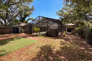 8028 Conservatory Cir, Sarasota, FL 34243 - Photo 5
