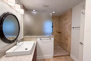 8028 Conservatory Cir, Sarasota, FL 34243 - Photo 19