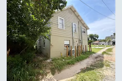 221 Avenue C NE, Winter Haven, FL 33881 - Photo 3