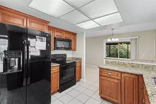 301 Regal Park Dr, Valrico, FL 33594 - Photo 7