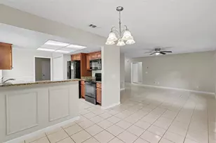 301 Regal Park Dr, Valrico, FL 33594 - Photo 5