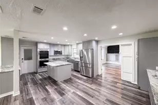 1823 Lori Ln W, Lakeland, FL 33801 - Photo 5
