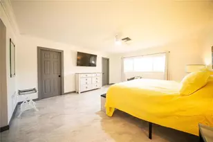 166 Bayside Dr, Clearwater Beach, FL 33767 - Photo 19