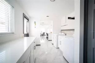 166 Bayside Dr, Clearwater Beach, FL 33767 - Photo 27