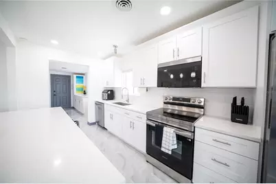 166 Bayside Drive, Clearwater Beach, FL 33767 - Photo 9