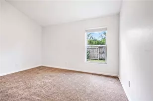 2302 Lyncrest Ct, Valrico, FL 33596 - Photo 11