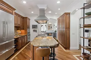 2402 Victoria Gardens Ln, Tampa, FL 33609 - Photo 17