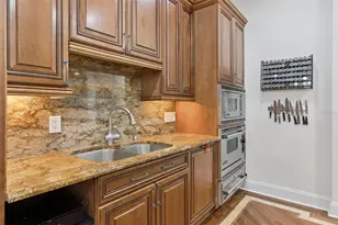 2402 Victoria Gardens Ln, Tampa, FL 33609 - Photo 15