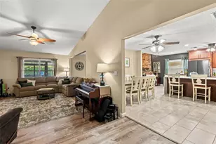 8736 Larwin Ln, Orlando, FL 32817 - Photo 3