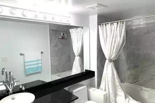 31 SE 5th St, Miami, FL 33131 - Photo 9
