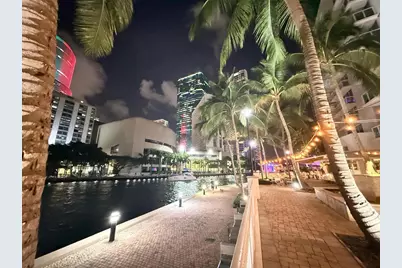31 SE 5th Street #305, Miami, FL 33131 - Photo 13