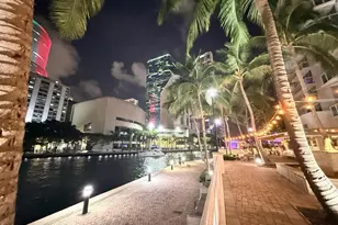 31 SE 5th St, Miami, FL 33131 - Photo 13
