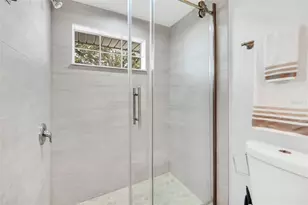 8702 Elmwood Ln, Tampa, FL 33615 - Photo 25