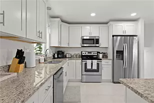 8702 Elmwood Ln, Tampa, FL 33615 - Photo 7