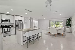 8702 Elmwood Ln, Tampa, FL 33615 - Photo 5
