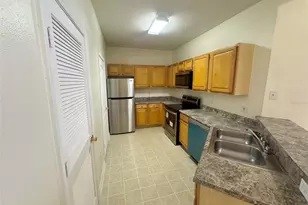 10412 Villa View Cir, Tampa, FL 33647 - Photo 13