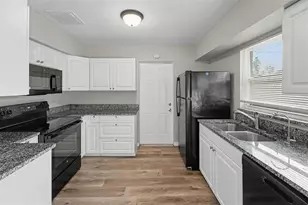 4101 Bluefish Dr SE, Saint Petersburg, FL 33705 - Photo 5