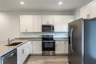 5383 Vista Lago Dr, Orlando, FL 32811 - Photo 9