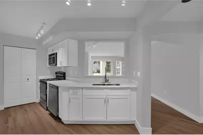7300 Westpointe Boulevard #717, Orlando, FL 32835 - Photo 9