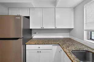 3834 Warren Ridge St, Sarasota, FL 34233 - Photo 5