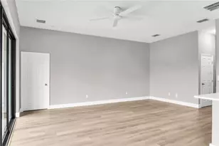 563 Lake Davenport Cir, Davenport, FL 33837 - Photo 9