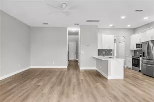 563 Lake Davenport Cir, Davenport, FL 33837 - Photo 5