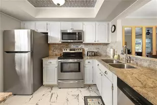 1001 Pine Isle Ln, Naples, FL 34112 - Photo 7