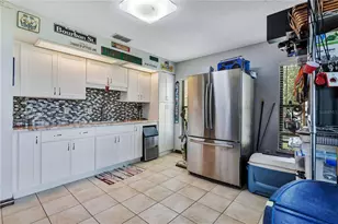 884 W Lake Holden Point, Orlando, FL 32805 - Photo 27