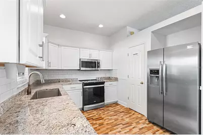 10112 Farmingdale Place, Tampa, FL 33624 - Photo 5