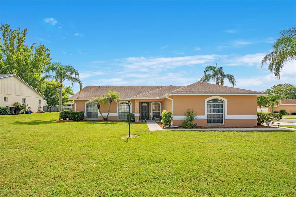 667 Jessanda Cir - 667 Jessanda Cir, Lakeland, FL 33813 Luxury Property | Jose Angel Pina