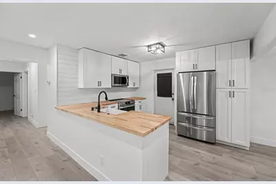 131 Emerald Lane, Largo, FL 33771 - Photo 11