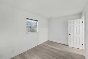 131 Emerald Ln, Largo, FL 33771 - Photo 23