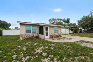 131 Emerald Ln, Largo, FL 33771 - Photo 3